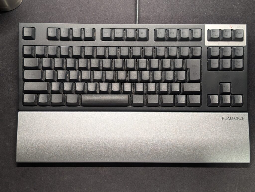 リアルフォース リストレストとキーボード